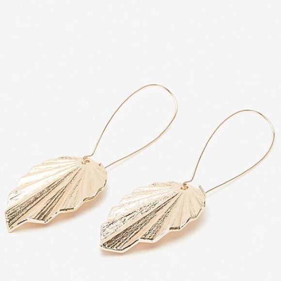 ✨HP✨Hammered Metal Leaf Drop Earrings✨ - Picture 1 of 1